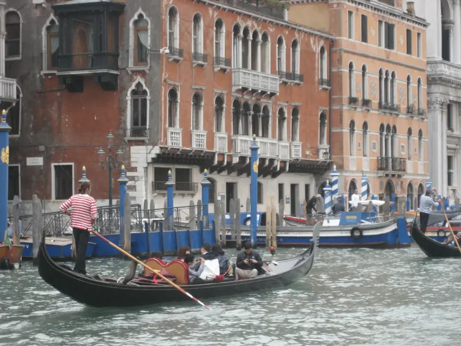 VENICE · 01·10