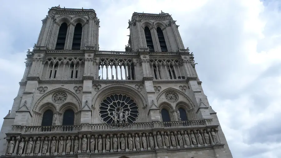 PARIS · 04·12